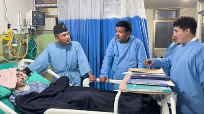  जेनजी आन्दोलनका घाइतेलाई गृहमन्त्रीले भेटे 